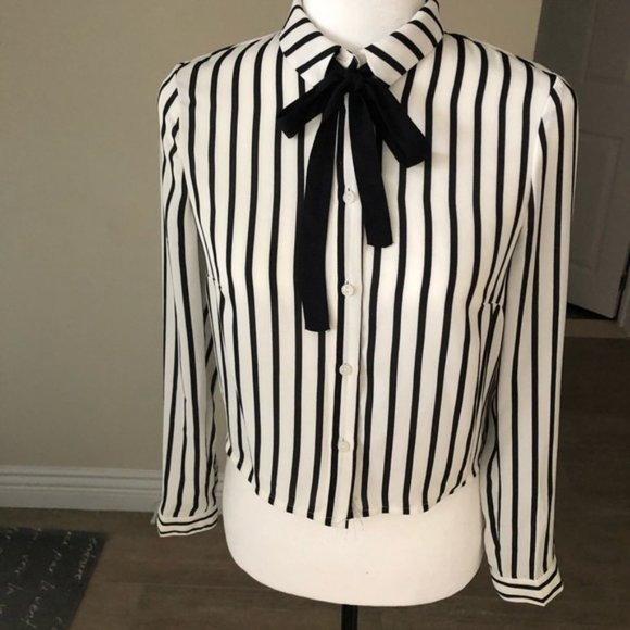 ❌SOLD❌ NWOT H&M black and white striped blouse - Picture 2 of 7
